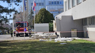 Zemetrasenie bolo malé a ďaleko. Ak môže za pád strechy v Komárne, preverte statiku, odkazuje seizmológ