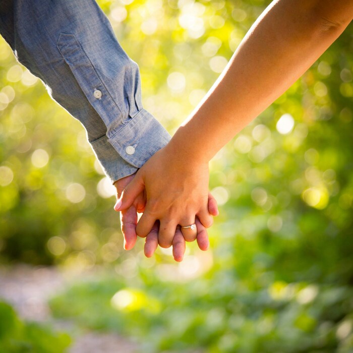 držanie sa za ruky.jpg