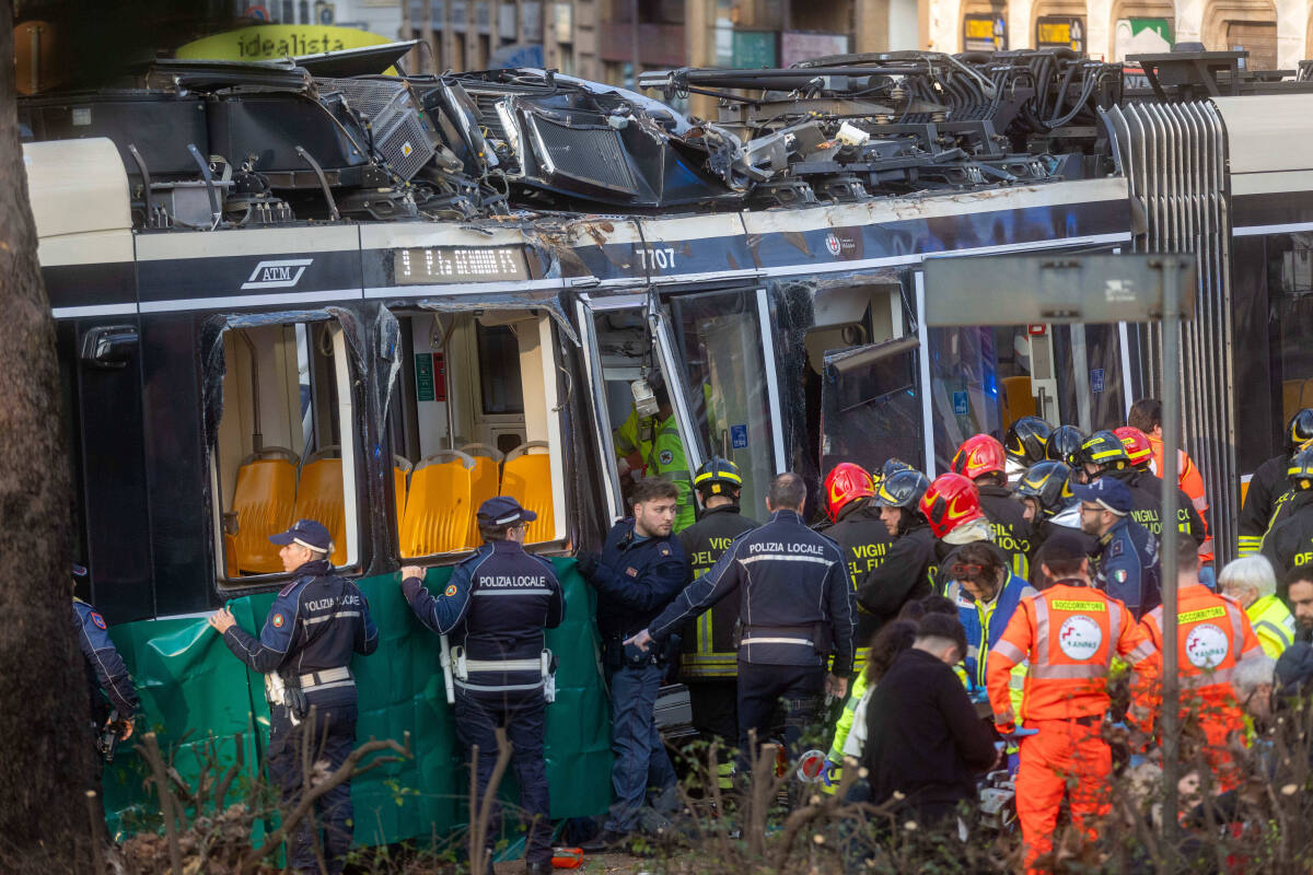 Italy_Tram_Derailment133336.jpg milano