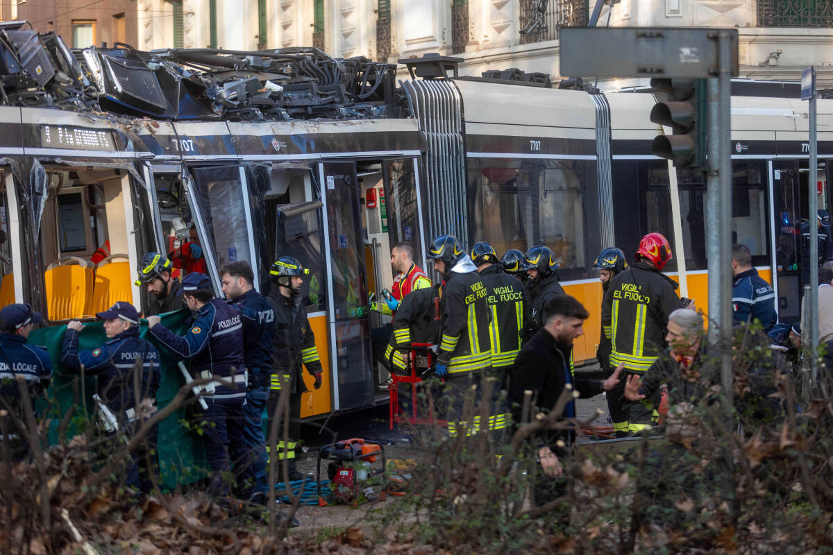 Italy_Tram_Derailment133333.jpg