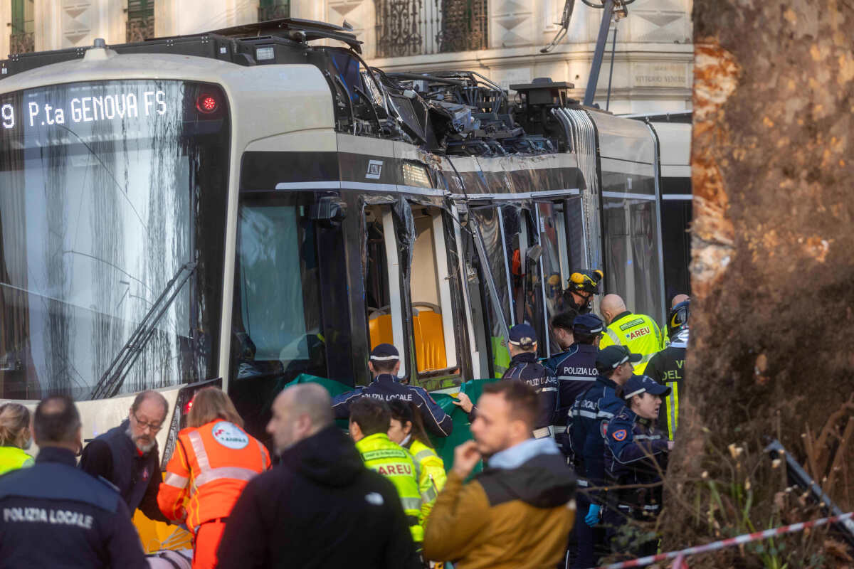 Italy_Tram_Derailment133344.jpg milano