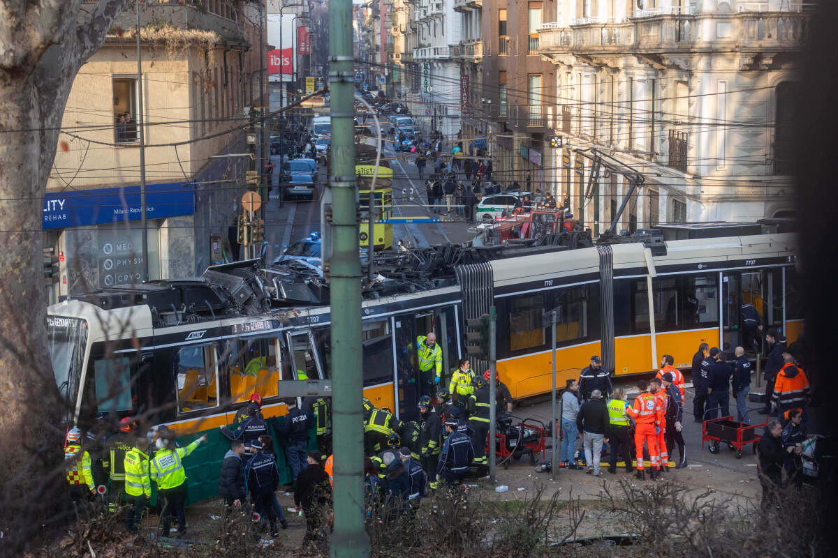Italy_Tram_Derailment133343.jpg milano