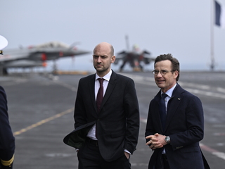 Francúzsky minister zahraničných vecí Jean-Noel Barrot a švédsky premiér Ulf Kristersson (vpravo)