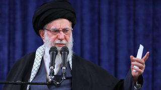 Chameneí je mŕtvy, vojna pokračuje. Hrozí pozemná invázia?