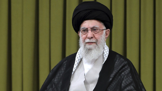 CIA pred útokom sledovala Chameneího niekoľko mesiacov. USA a Izrael vďaka tomu zosúladili načasovanie úderu