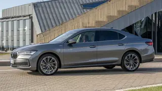 Nová Škoda Superb iV: Oplatí sa viac ako diesel? Má vyšší výkon a rekordný dojazd