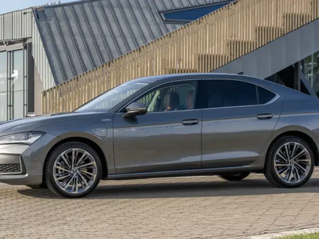 Nová Škoda Superb iV: Oplatí sa viac ako diesel? Má vyšší výkon a rekordný dojazd