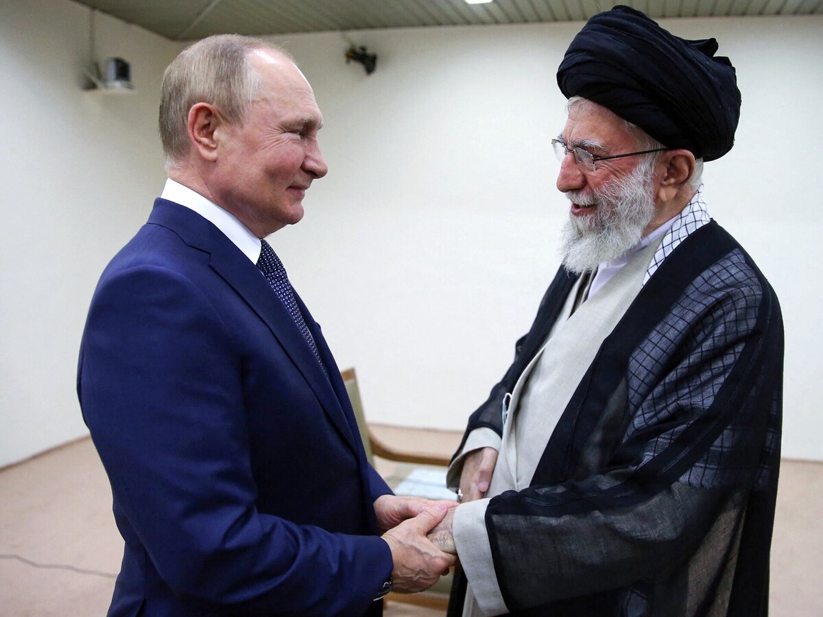  rusky prezident Vladimir Putin a iránsky najvyšší vodca Alí Chameneí v Teheráne v roku 2022.