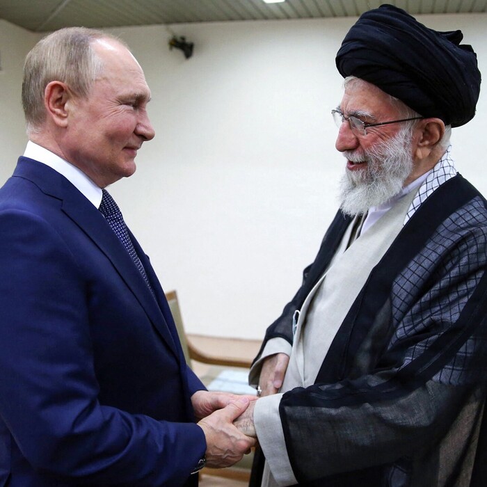  rusky prezident Vladimir Putin a iránsky najvyšší vodca Alí Chameneí v Teheráne v roku 2022.