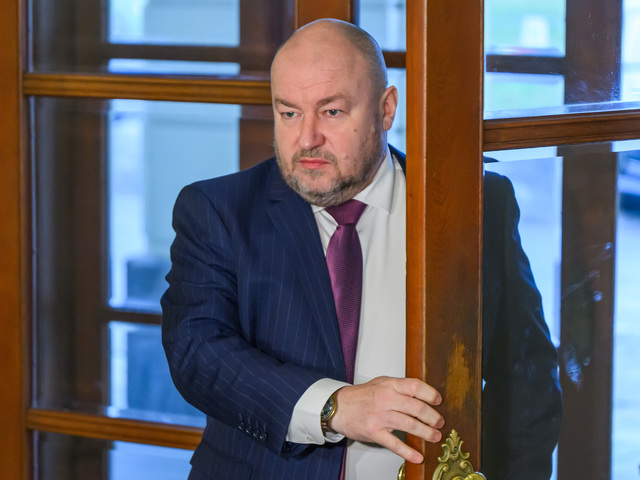 Huliak rozdával mikrobusy. Tvrdí, že v investíciách do slovenského športu chce pokračovať napriek konsolidácii