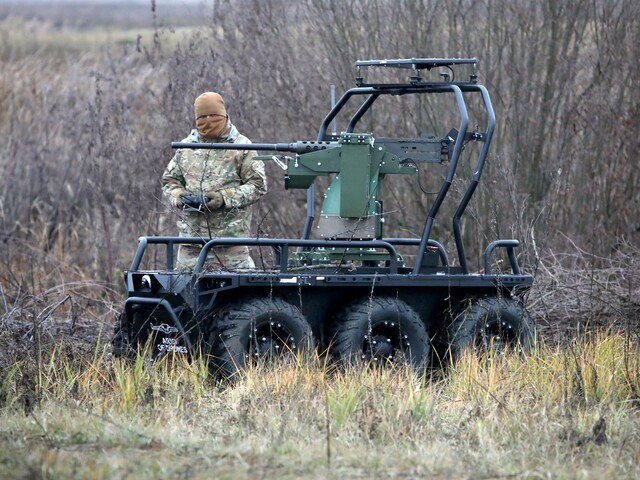 Vojna budúcnosti je tu. Na Ukrajine pripravujú boje robotov proti robotom, raz budú vyzerať aj ako ľudia