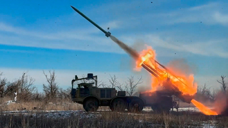 Pomoc Ukrajine nie je podľa šéfa NATO ohrozená. Kľúčové dodávky zbraní z USA pre Kyjev podľa Rutteho naďalej pokračujú