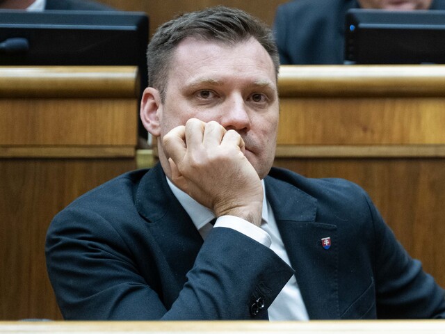 Taraba chce rezať do vlastných radov. Ficovi nesie plán škrtov a hovorí o „množstve absurdít“, Plaváková ho vysmiala