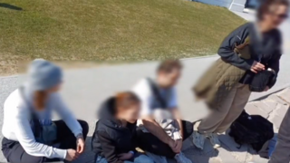 VIDEO: Drzá krádež na Bratislavskom hrade nevyšla. Štvoricu Chorvátov zadržali hliadky priamo pri rozopínaní batohu