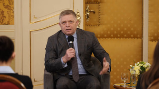 fico na úrade vlády.jpeg