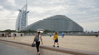 Reportér z Dubaja: Keď sa rozozvučia sirény a počuť výbuchy, miestni často ani nereagujú. Problém je málo turistov