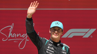 Russell ovládol šprint na Veľkej cene Číny, nechal za sebou oboch jazdcov Ferrari. Leclerc skončil druhý, Hamilton tretí