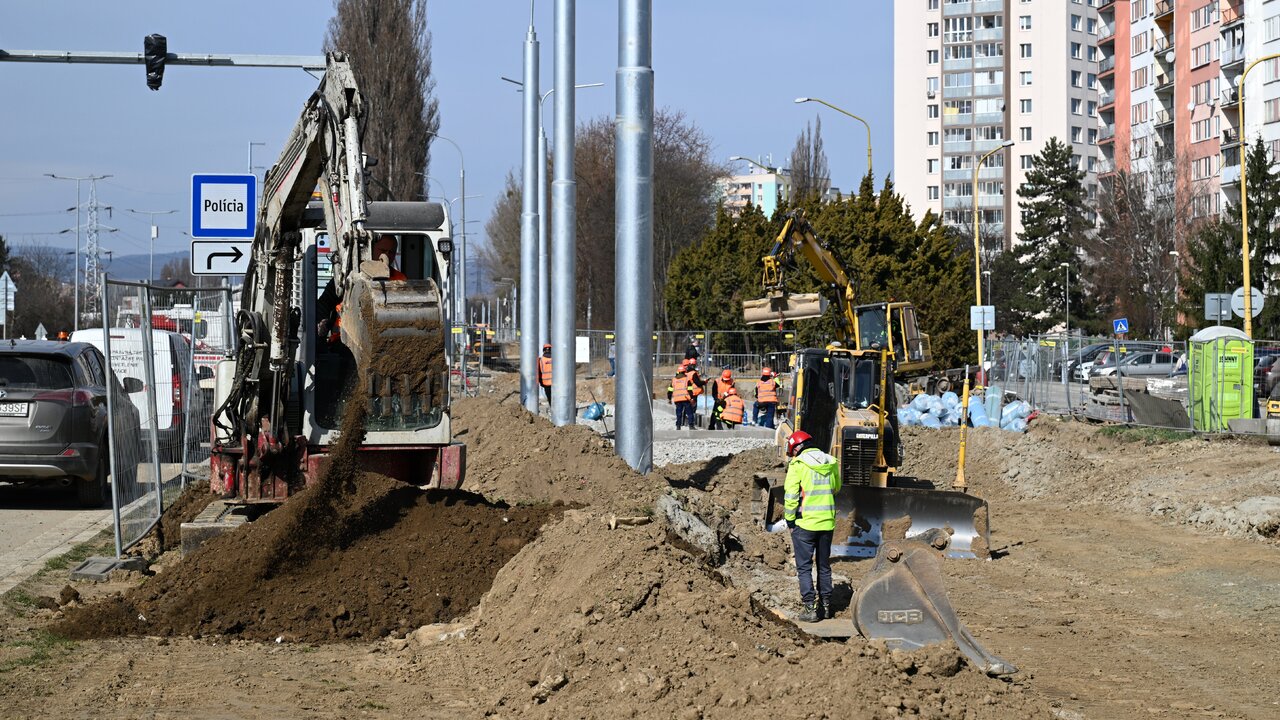Košice, trať, stavba