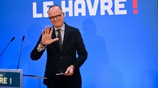 Francúzsko má za sebou prvé kolo miestnych volieb. Expremiér Philippe vedie a posilňuje prezidentské ambície