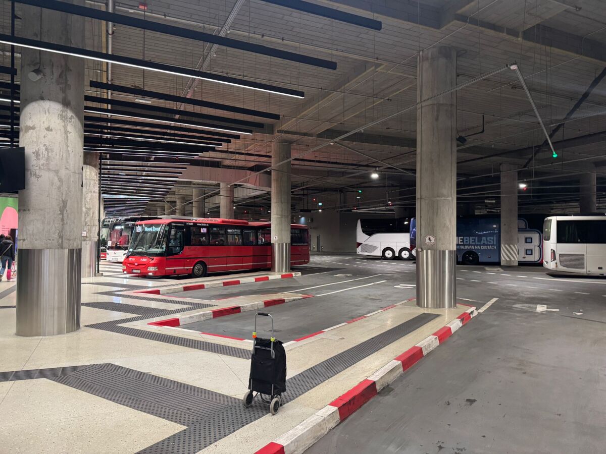 autobus autobusová stanica Nivy