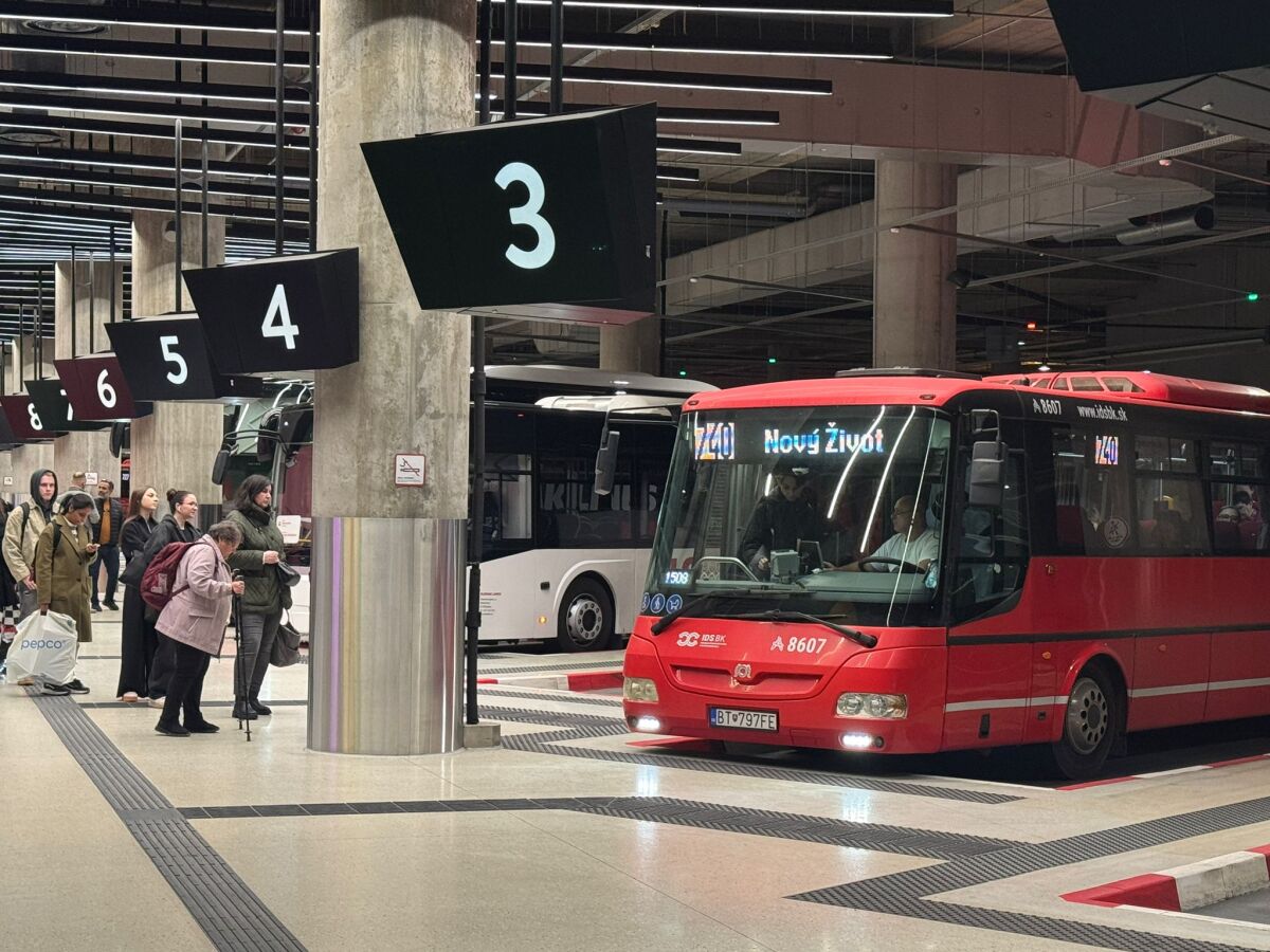 autobus autobusy autobusová stanica Nivy