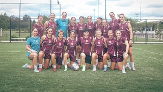 Zostali iba dve. „Všetko bude v poriadku,“ odkázali iránske futbalistky. Režim hovorí o únose