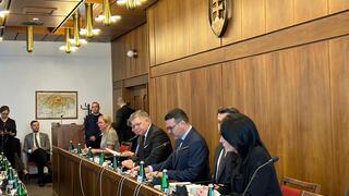 Fico bez zmien k Družbe asi nepodporí na samite Ukrajinu. Opozícia: Uteká pred nami na hrádzu