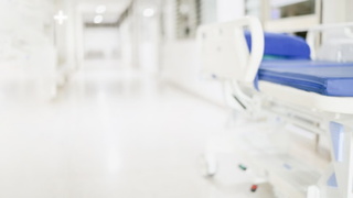 Asociácia nemocníc uzavrela dohodu so zdravotnými poisťovňami. Od jednej očakáva finálnu ponuku 