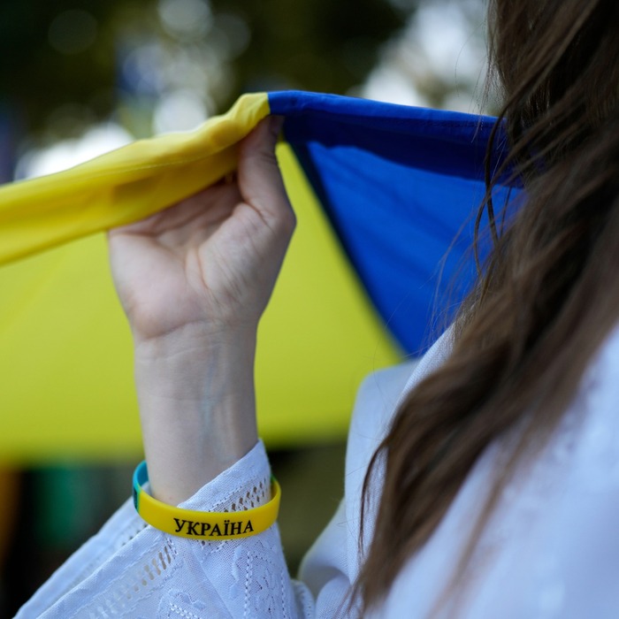 ukrajina ukrajinka ukrajinska zena vlajka