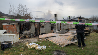 Ničivý požiar v rómskej osade má druhú obeť. V nemocnici vyhasol život malého dievčatka