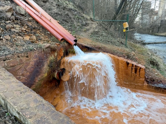 Mŕtva voda, život v nej už nie je. Otrava Slanej nemá koniec, problém doteraz nik nevyriešil