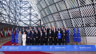 Európa sa nedohodla na ochrane Hormuzu, ceny energií rastú. Trump tlačil na rázny zásah, výsledok však neprišiel