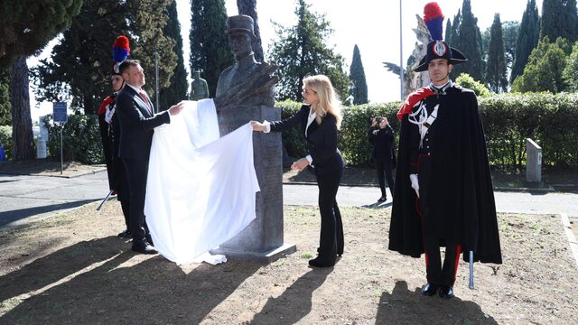 Šimkovičová Taraba busta Štefánik