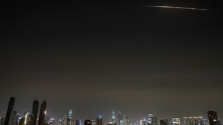 Izrael spustil ďalšiu vlnu útokov na Irán. Teheránom otriasli mohutné výbuchy, zomrel jeden človek