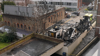 Nočný útok v Londýne šokoval verejnosť. Páchatelia podpálili židovské sanitky, explózie poškodili aj byty