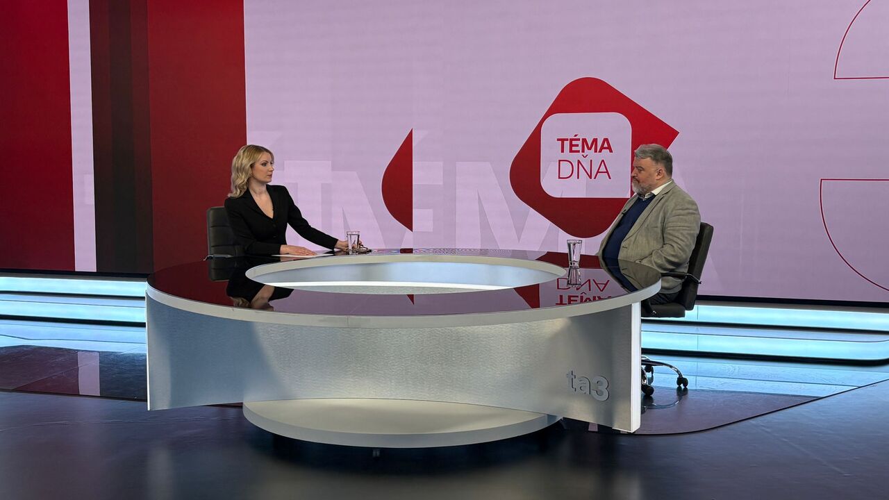 Chmelár v Téme dňa: Pellegrini a agent? To skôr Mikulec s Holečkovou. Len trollia, nekŕmte ich