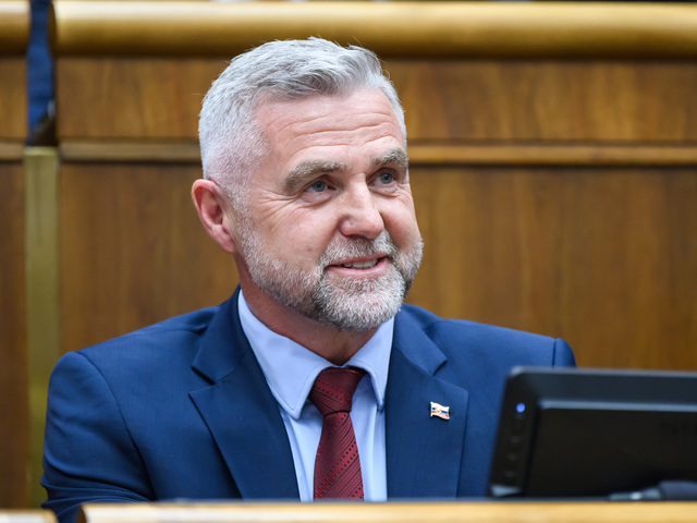 „Snaha ovplyvniť voľby v neprospech Orbána.“ Gašpar neverí, že Szijjártó vybavil Pellegrinimu cestu do Ruska