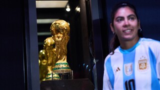 Trofej pre víťaza MS, pohár pre majstra sveta