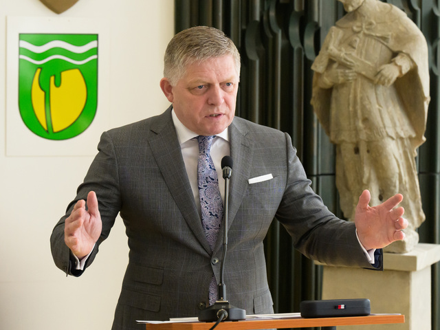 Fico nevidí problém v ceste do Moskvy, obul sa do PS. Prehra Orbána by podľa neho zhoršila vzťahy s Maďarskom 