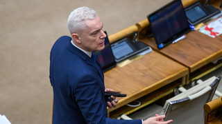 „45 máš vyplatených, 75 ti ide na účet.“ Uniknutá nahrávka z garáže zachytáva poslanca Ferenčáka pri podozrivej platbe