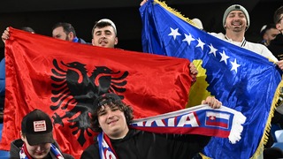 kosovksá vlajka, albánska vlajka, fanúšikovia