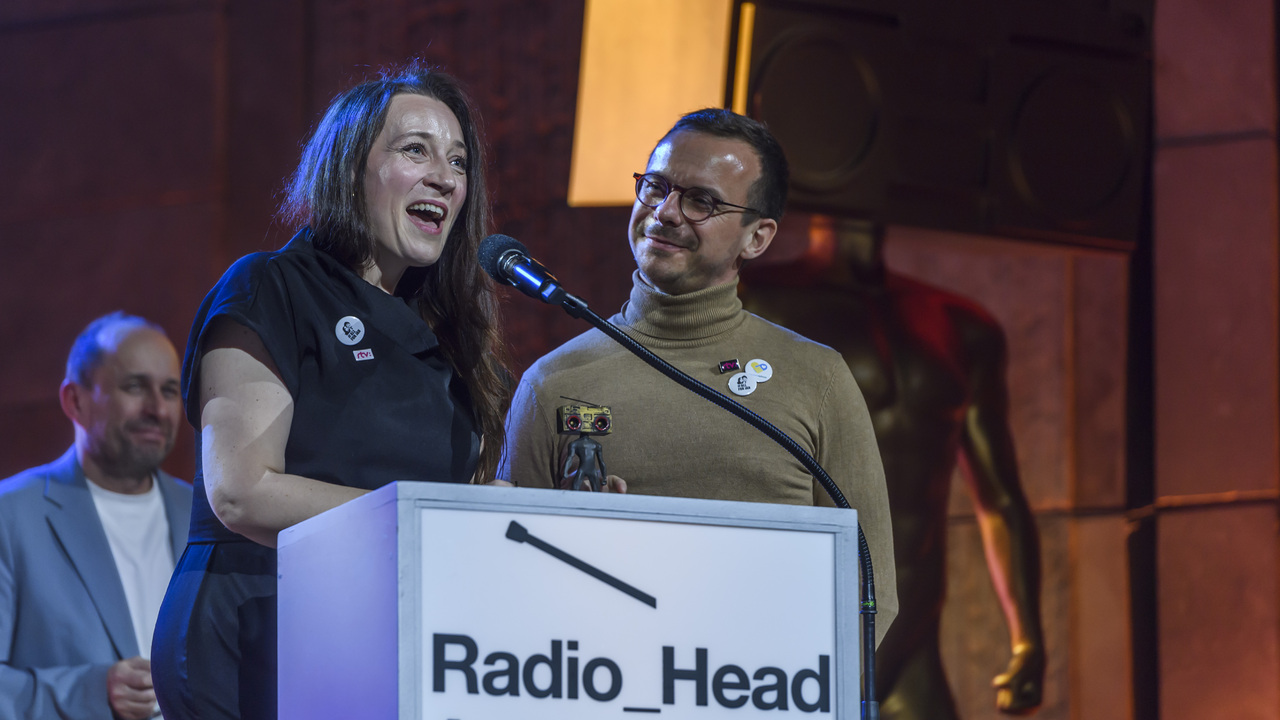 Katarína Koščová a Daniel Špiner za album Krehkosť počas odovzdávania hudobných cien Radio_Head Awards 2023 v Bratislave 15. marca 2024.