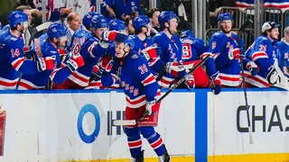 Adam Sýkora hviezdou v Madison Square Garden. Slovenský talent strelil svoj prvý gól v NHL a prispel k výhre Rangers