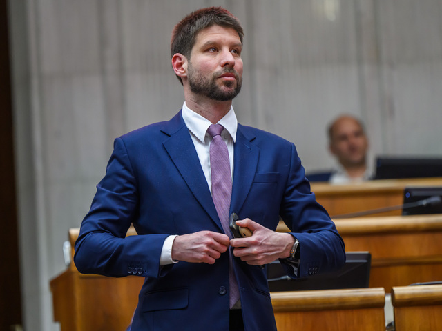 Šimečka odmietol rušenie 13. dôchodkov. Dokiaľ budú financie, budeme ich vyplácať, vyhlásil Gašpar