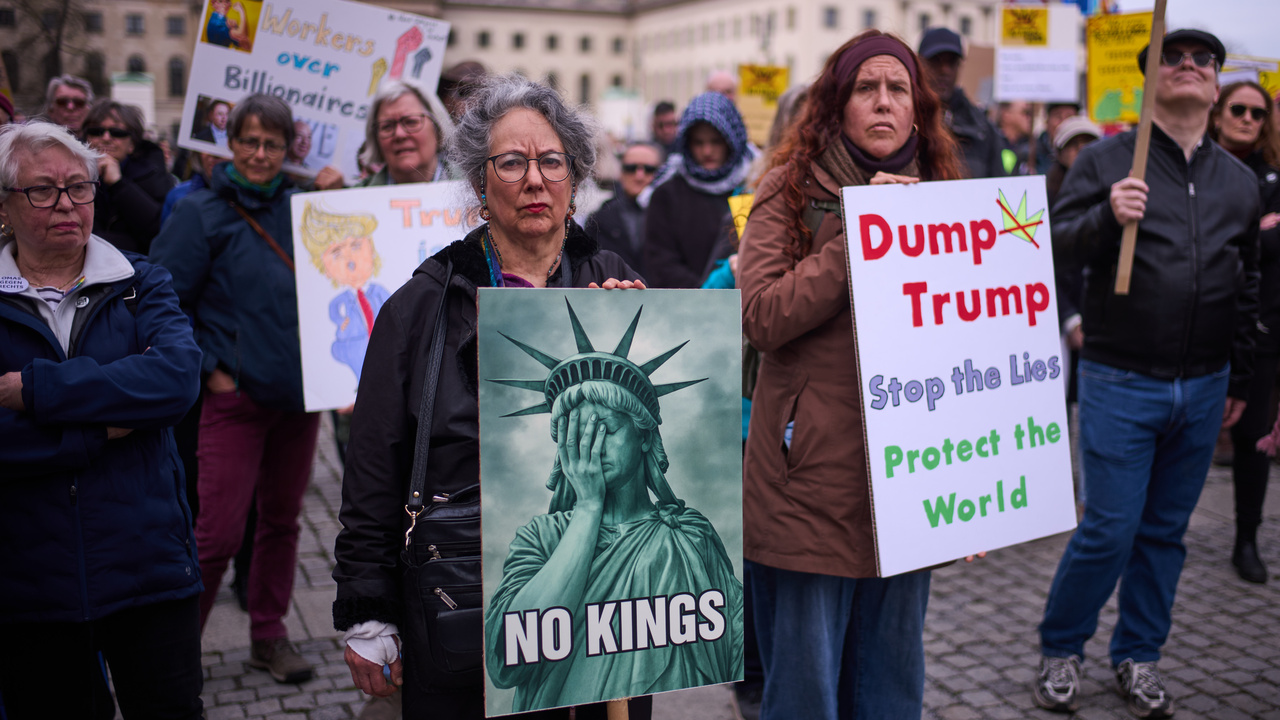 protest proti trumpovi berlin nemecko