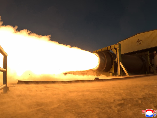 Dostane sa Severná Kórea na dostrel USA? Kim Čong-un osobne dohliadal na test raketového pohonu novej generácie