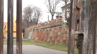 Prešovské hradby sa rozpadávajú. Z národnej pamiatky padajú kamene priamo na školský dvor, mesto chystá drahú opravu