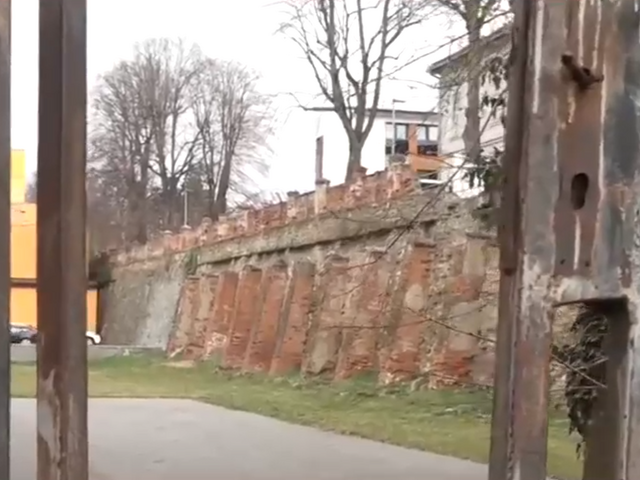 Prešovské hradby sa rozpadávajú. Z národnej pamiatky padajú kamene priamo na školský dvor, mesto chystá drahú opravu