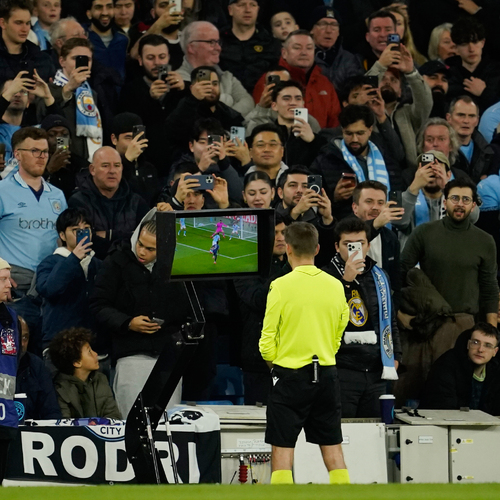 futbalový rozhodca, VAR