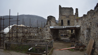 hrad Revište obnova